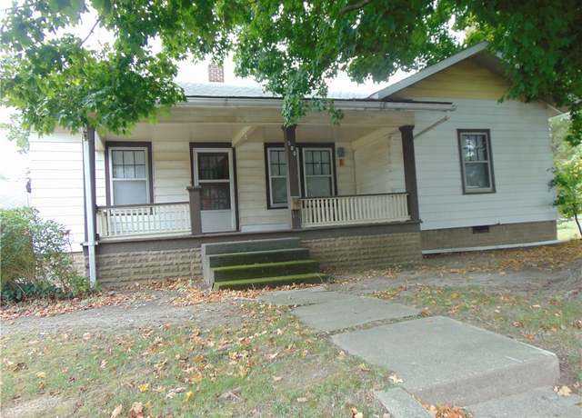 Property at 500 Van Buren St, Newton, IL 62448, 2 beds, 1 bath