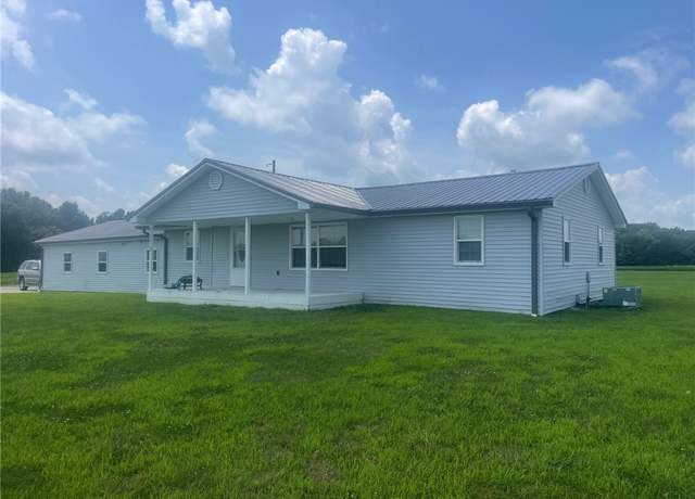 Property at 1273 N 1425th St, Mason, IL 62443, 3 beds, 2 baths