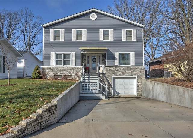 Property at 26 Oak Ridge Dr, Decatur, IL 62521, 3 beds, 2.5 baths