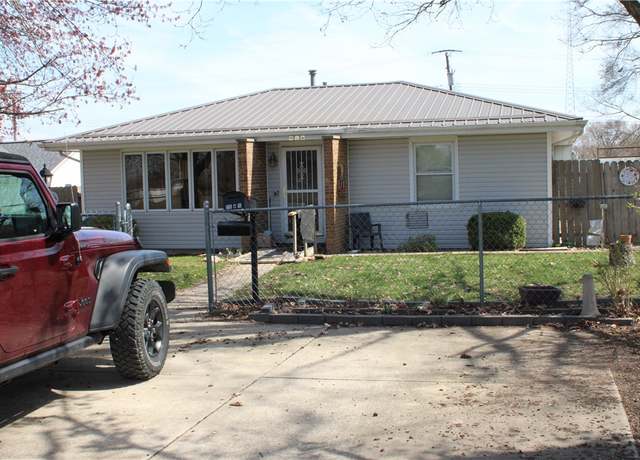 Property at 916 16th St, Mattoon, IL 61938, 2 beds, 2 baths