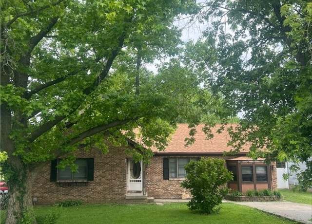 Property at 208 Roosevelt St, Paris, IL 61944, 3 beds, 1.5 baths