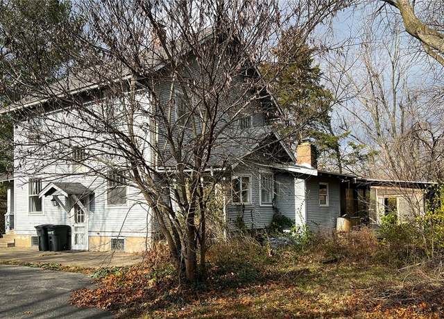 Property at 2504 S Taylor Rd, Decatur, IL 62521, 3 beds, 2 baths