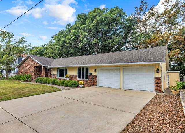 Property at 24 Oak Ridge Dr, Decatur, IL 62521, 3 beds, 2 baths