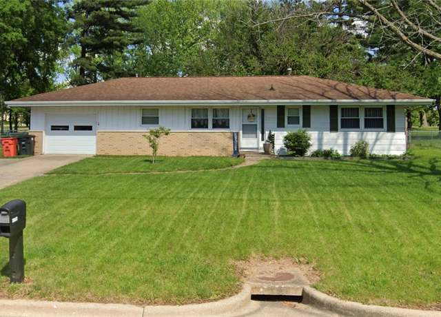 Property at 2003 University Dr, Charleston, IL 61920, 3 beds, 1.5 baths