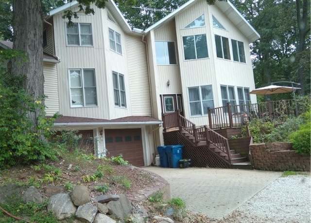 Property at 10187 N 1100th St, Newton, IL 62448, 3 beds, 2.5 baths
