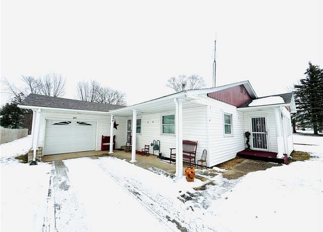 Property at 204 E Mckibben St, Rossville, IL 60963, 3 beds, 1.5 baths