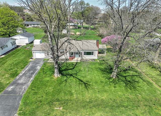 Property at 134 W Karen Dr, Decatur, IL 62526, 3 beds, 2 baths