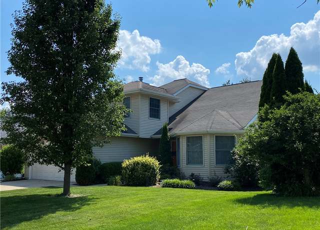 Property at 2524 Woodlawn Dr, Charleston, IL 61920, 3 beds, 2.5 baths