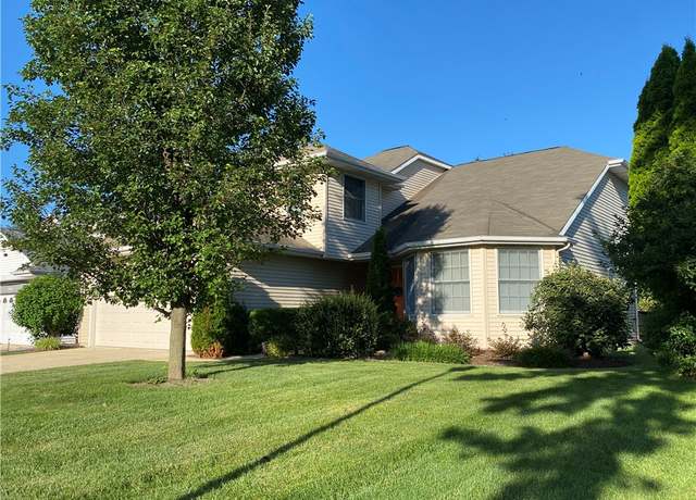 Property at 2524 Woodlawn Dr, Charleston, IL 61920, 3 beds, 2.5 baths