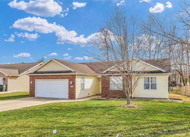 Property at 971 Briarwood Ct, Charleston, IL 61920, 3 beds, 2 baths