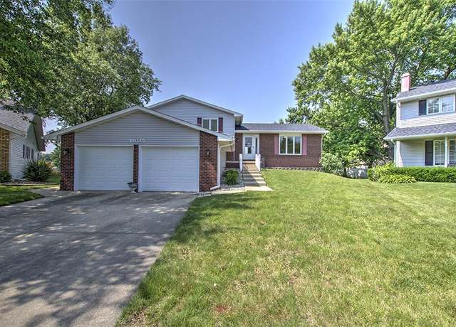 Property at 4605 Redbud Ct, Decatur, IL 62526, 4 beds, 3 baths