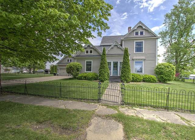 Property at 200 Pine St, Maroa, IL 61756, 4 beds, 2 baths