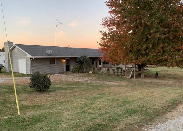 Property at 1208 N 600 East Rd, Pana, IL 62557, 3 beds, 1.5 baths