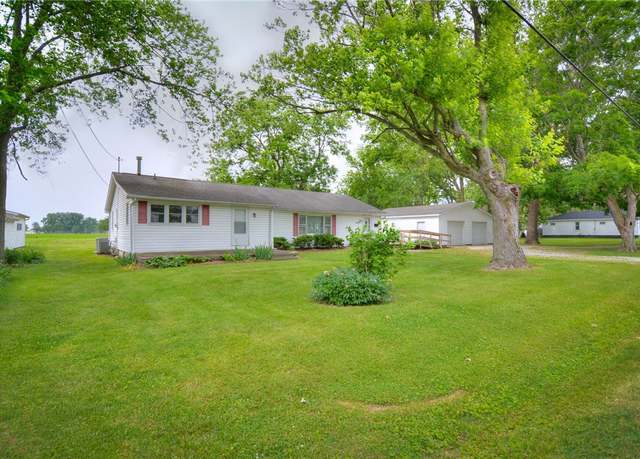 Property at 4523 E Rosewood Dr, Decatur, IL 62521, 4 beds, 1 bath