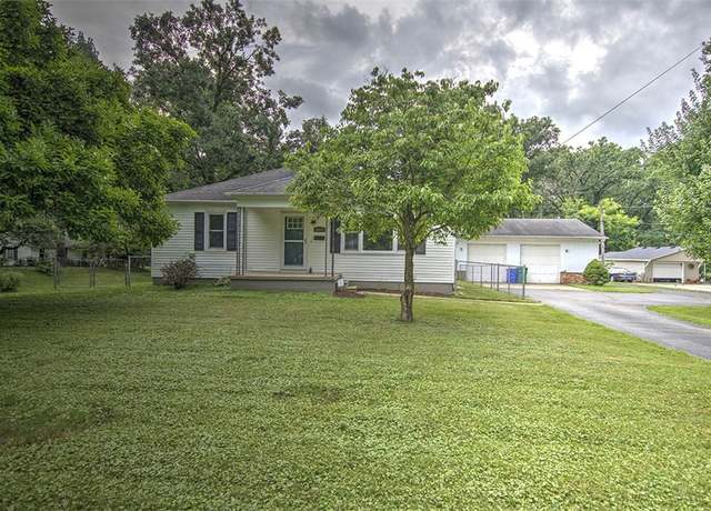 Property at 3437 E Orchard Dr, Decatur, IL 62521, 2 beds, 2.5 baths