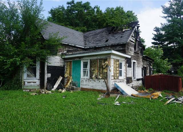 Property at 1323 Madison Ave, Charleston, IL 61920