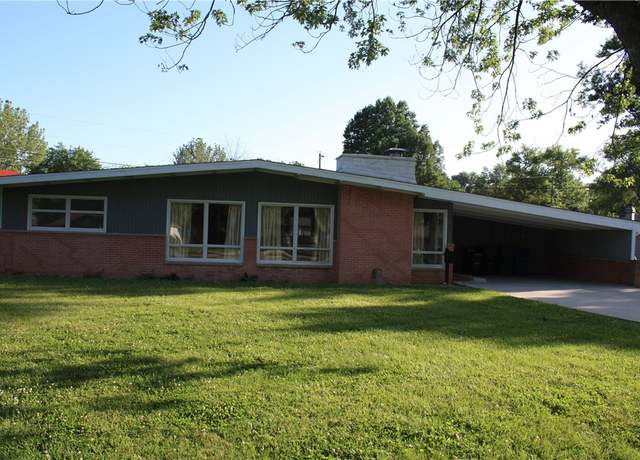 Property at 401 Columbus Dr, Decatur, IL 62526, 3 beds, 1.5 baths