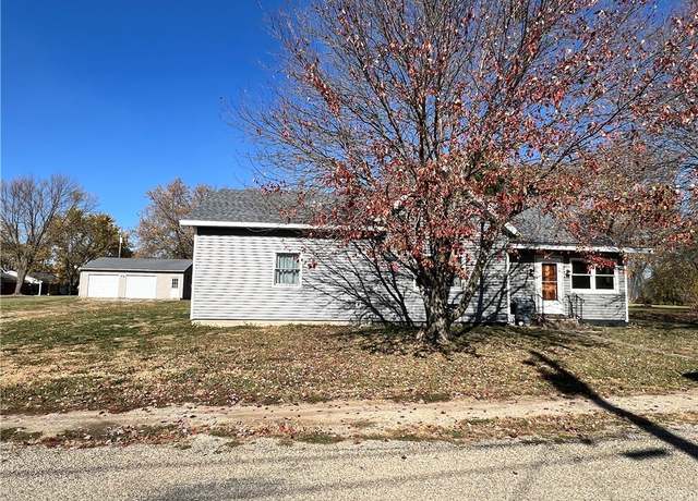 Property at 304 Green St, Rossville, IL 60963, 3 beds, 2 baths
