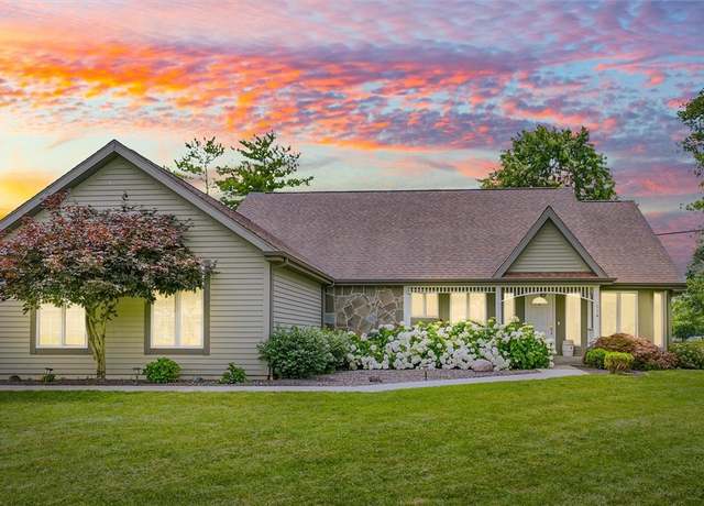 Property at 514 W Coolidge Ave, Charleston, IL 61920, 4 beds, 3 baths