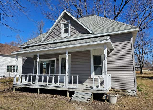 Property at 202 S Pennsylvania St, Toledo, IL 62468, 3 beds, 2 baths