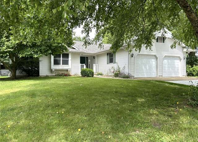 Property at 1003 N Merchant St, Effingham, IL 62401, 4 beds, 3 baths