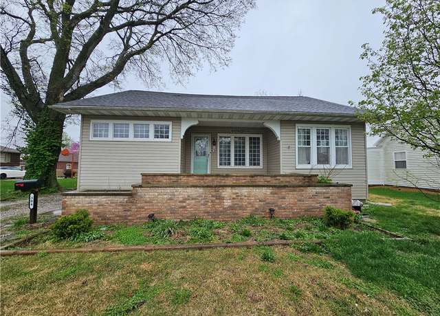 Property at 304 S Castle St, Salem, IL 62881, 4 beds, 2 baths