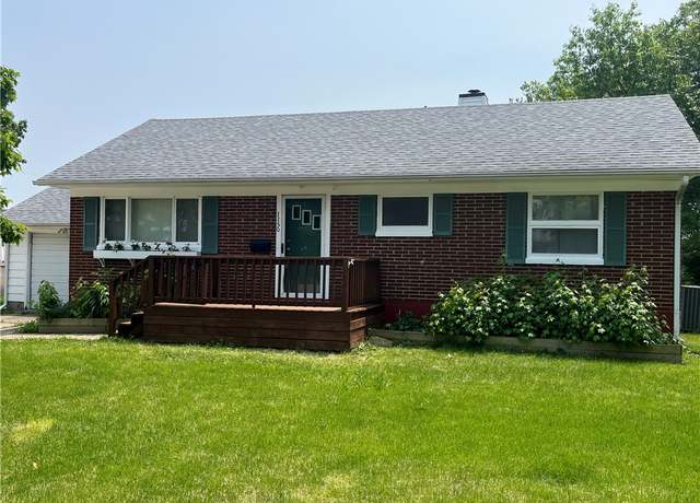 Property at 1150 Buchanan Ave, Charleston, IL 61920, 3 beds, 1 bath