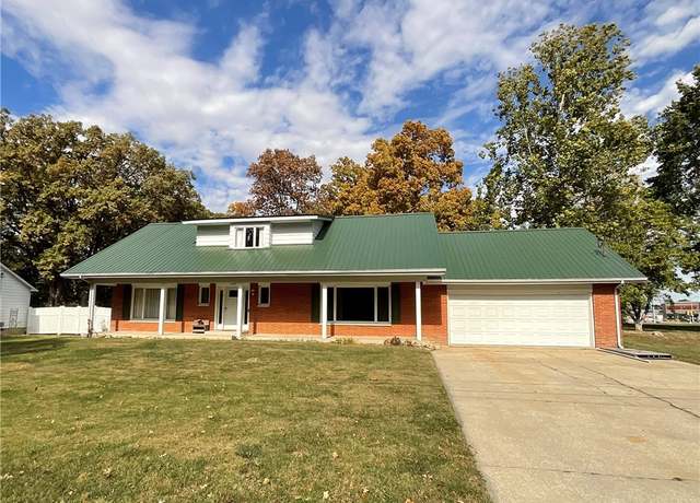 Property at 1408 Hickory Hill Dr, Effingham, IL 62401, 3 beds, 2.5 baths