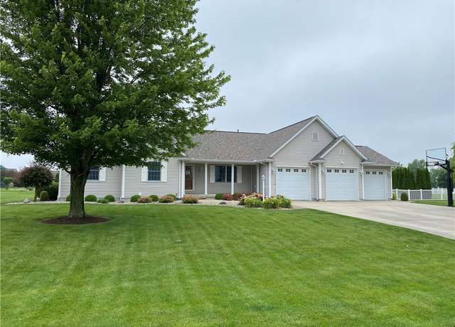 Property at 1605 Broadmoor, Mattoon, IL 61938, 4 beds, 3.5 baths