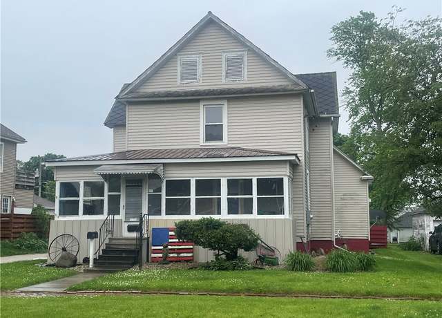 Property at 309 E Maple St, Hoopeston, IL 60942, 4 beds, 2 baths