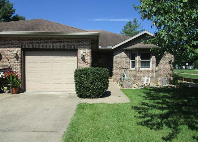 Property at 601 S Oak St, Pana, IL 62557, 2 beds, 2 baths
