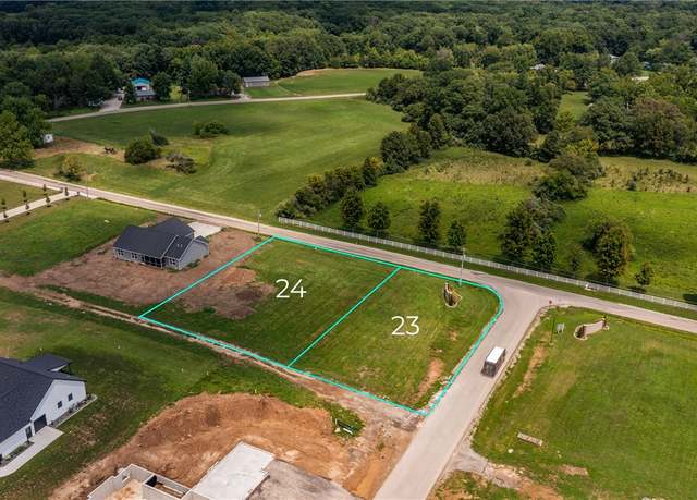 Property at 24 N Country Club Rd, Effingham, IL 62401