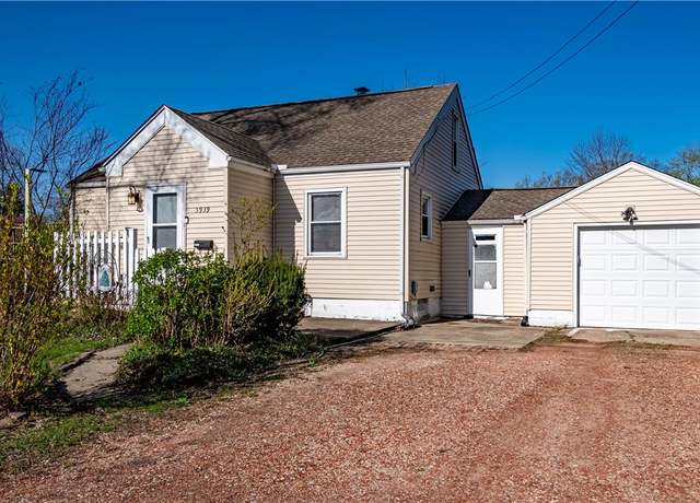 Property at 3939 NE Court Dr, Decatur, IL 62526, 2 beds, 1 bath