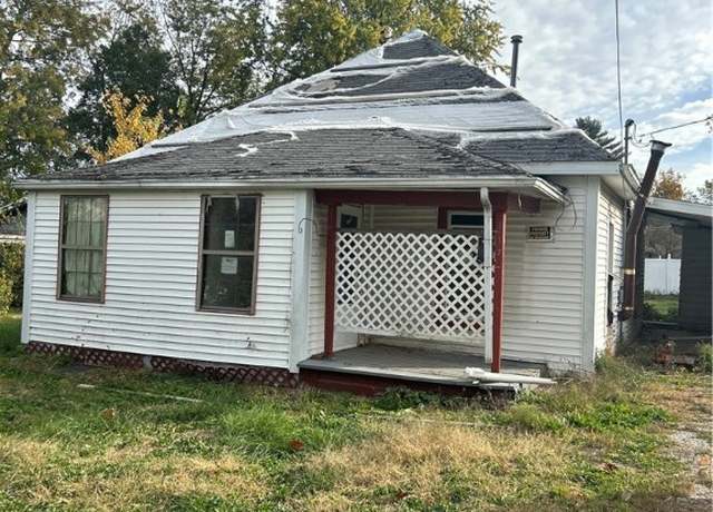 Property at 117 12th St, Charleston, IL 61920, 3 beds, 1 bath
