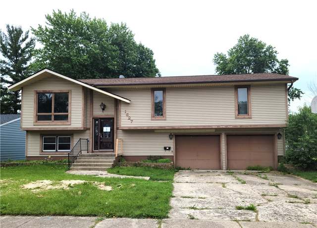 Property at 1627 E Winnetka Ave, Decatur, IL 62526, 4 beds, 2.5 baths