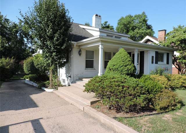 Property at 215 E Winter Ave, Danville, IL 61832, 3 beds, 1.5 baths