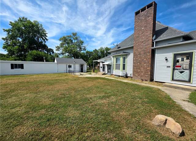 Property at 706 Perrysville Ave, Georgetown, IL 61846, 2 beds, 2 baths