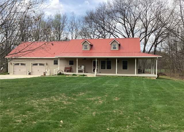 Property at 3167 N 2225 St, Beecher City, IL 62414, 3 beds, 2 baths
