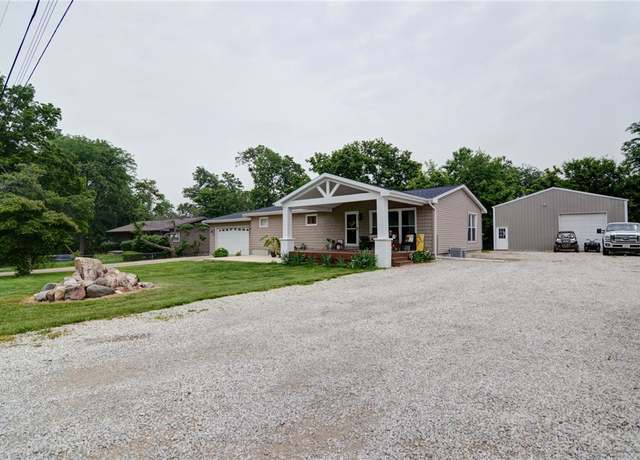 Property at 530 Sunset Dr, Mt Zion, IL 62549, 3 beds, 2 baths