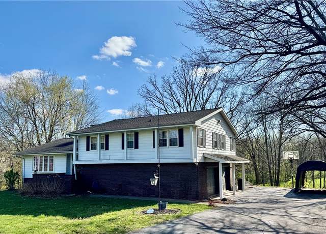 Property at 17 Homestead Dr, Newton, IL 62448, 4 beds, 3 baths