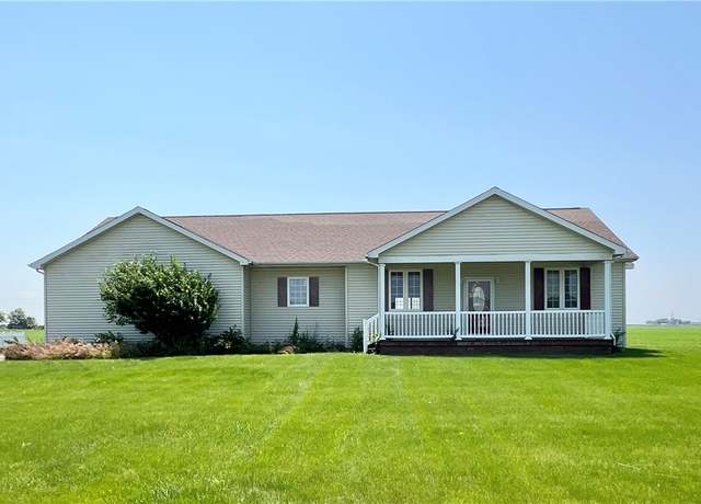 Property at 493 W Elm St, Argenta, IL 62501, 3 beds, 2.5 baths