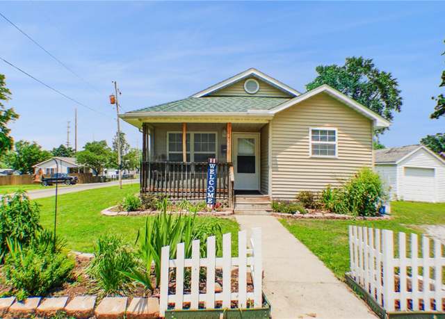 Property at 1203 Adams Ave, Charleston, IL 61920, 3 beds, 2 baths