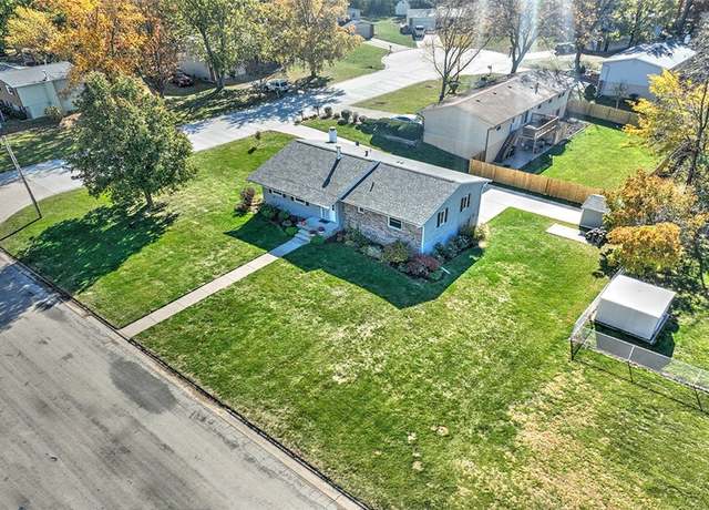 Property at 705 W Wildwood Dr, Mt Zion, IL 62549, 3 beds, 2 baths