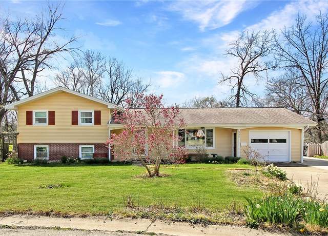 Property at 521 Hall Ct, Charleston, IL 61920, 4 beds, 2 baths