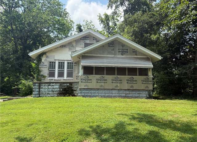 Property at 407 N Cross St, Robinson, IL 62454, 4 beds, 1.5 baths