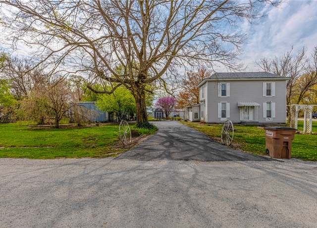 Property at 109 Benton St, Tower Hill, IL 62571, 4 beds, 1 bath