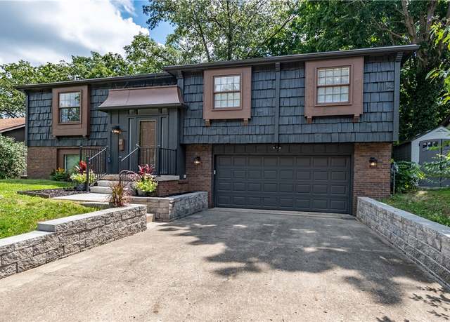 Property at 320 Hackberry Pl, Decatur, IL 62521, 3 beds, 3 baths