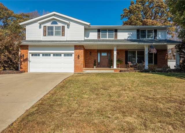 Property at 1025 Cardinal Dr, Effingham, IL 62401, 4 beds, 4.5 baths