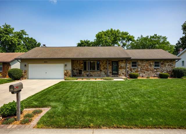Property at 904 Newman Ave, Effingham, IL 62401, 3 beds, 2 baths