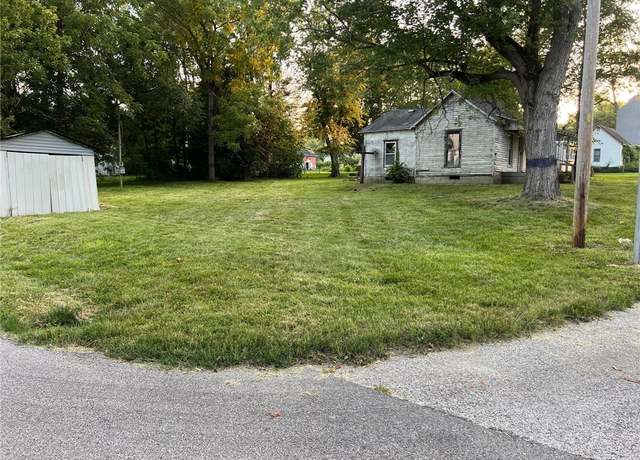 Property at 302 Dubois St, Lawrenceville, IL 62439